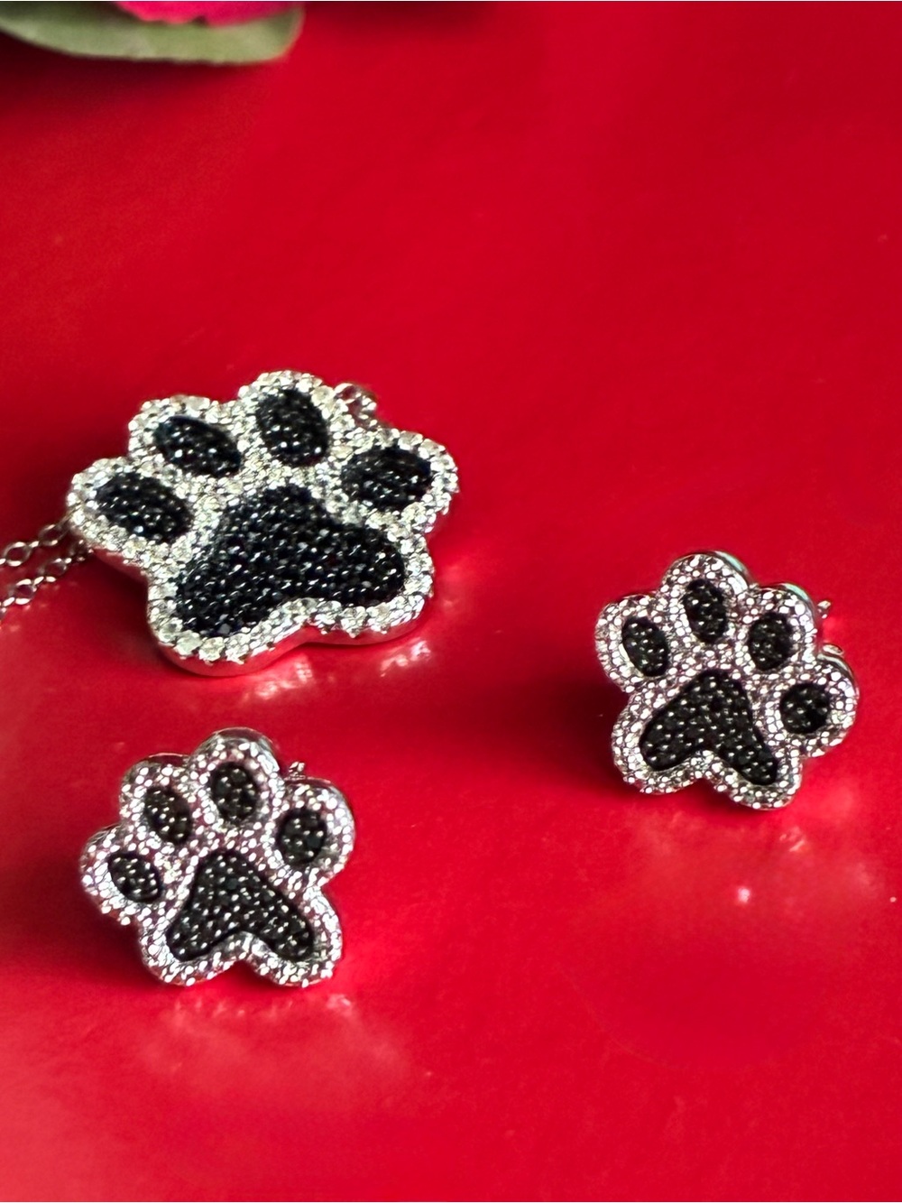 925 Silver Set,Black Paw Print Pendant Necklace and Stud Earrings Set 17” - Picture 2 of 9